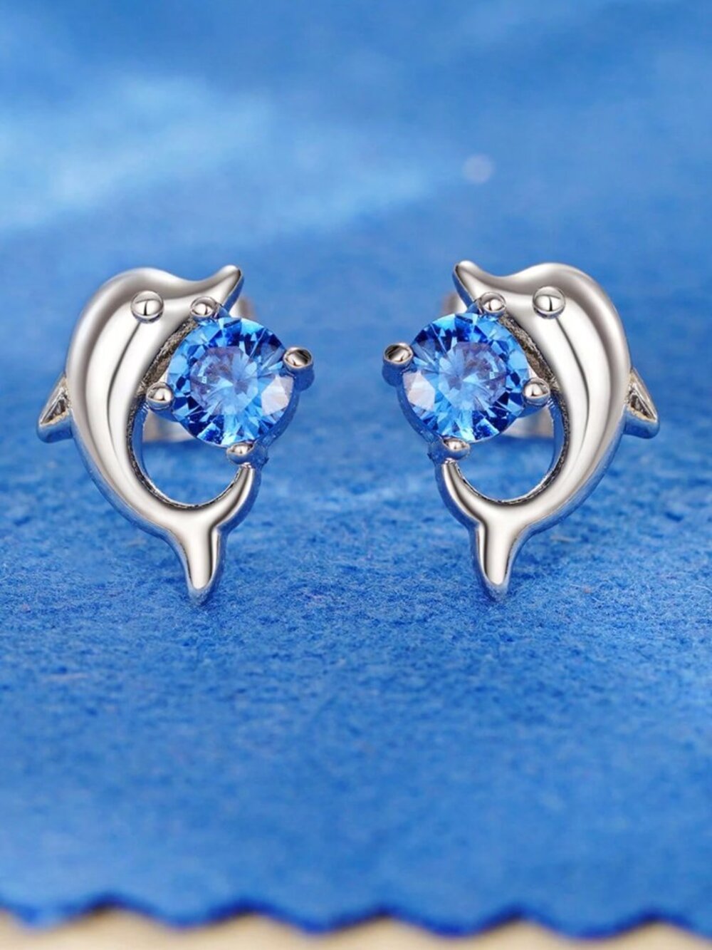 Rhinestone Decor Dolphin Designβ Stud Earrings